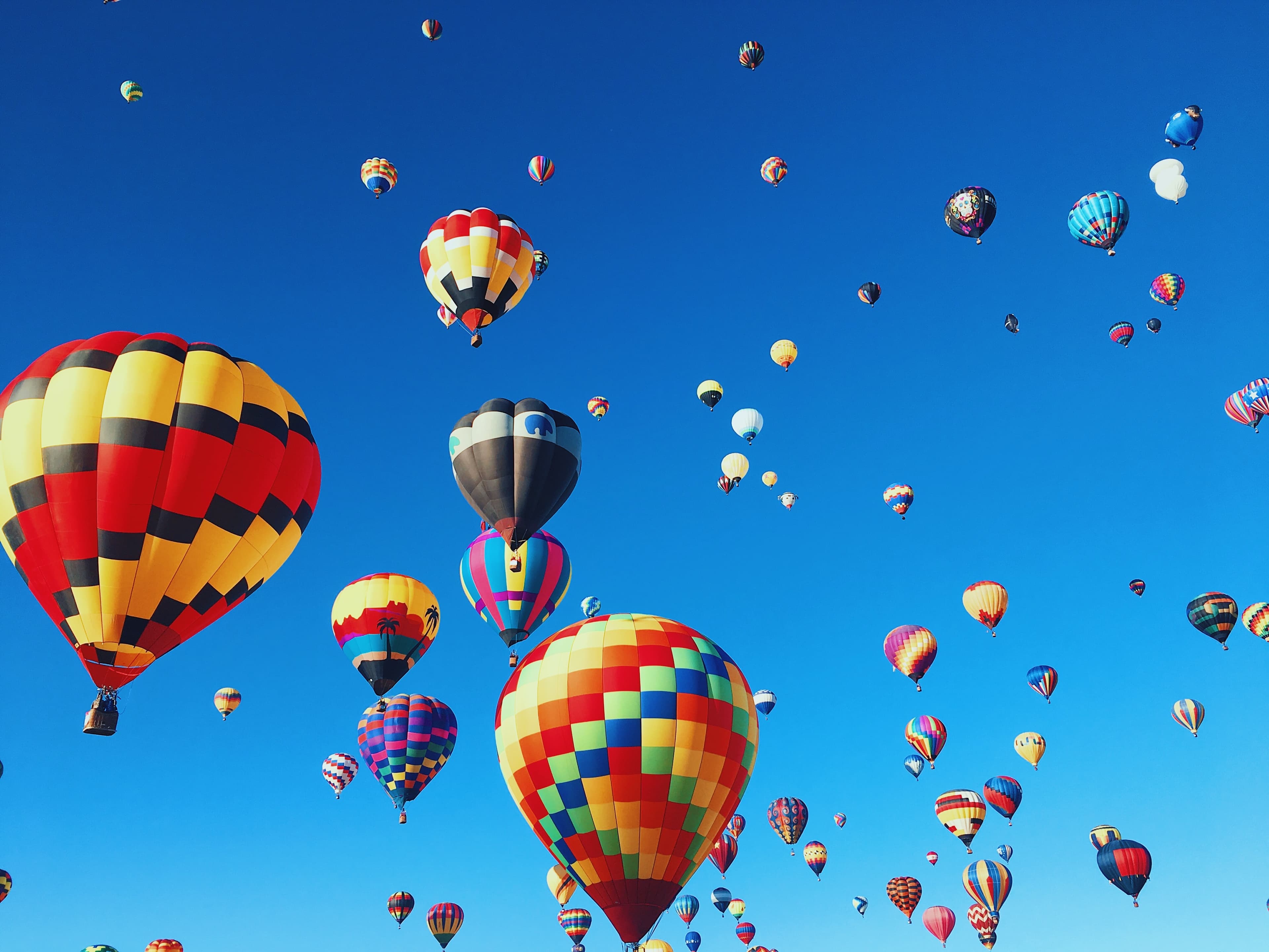 Event based communication between micro frontends